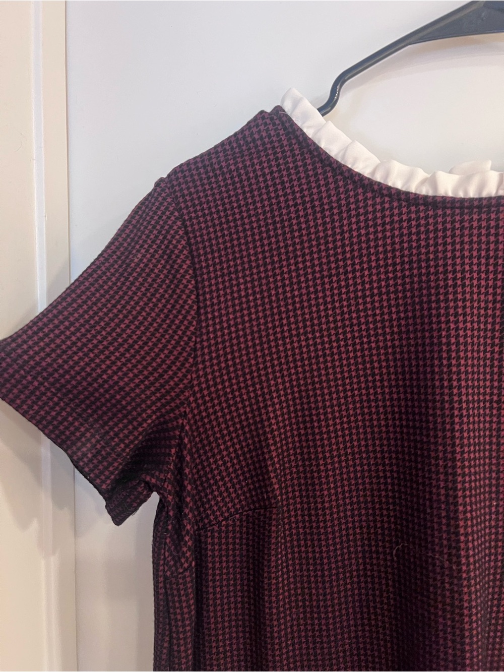 🩷4 for $35🩷 LOFT Burgundy and Black Houndstooth Dress with Ruffle Neck